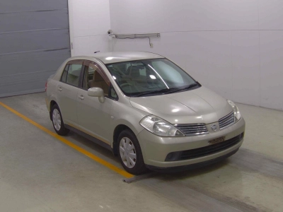 NISSAN TIIDA LATIO