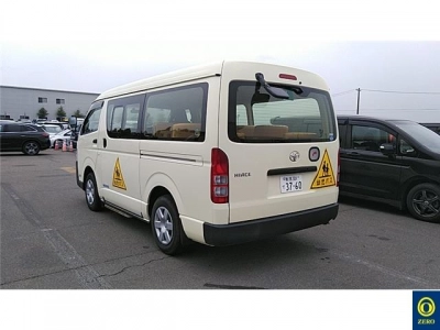 TOYOTA HIACE