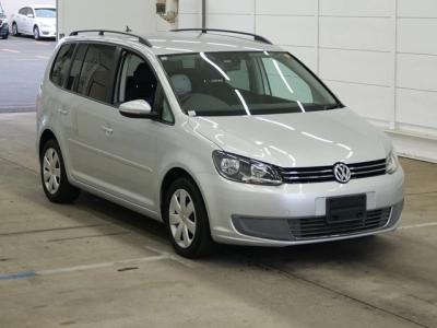 VOLKSWAGEN GOLF TOURAN