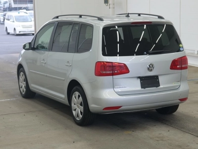 VOLKSWAGEN GOLF TOURAN