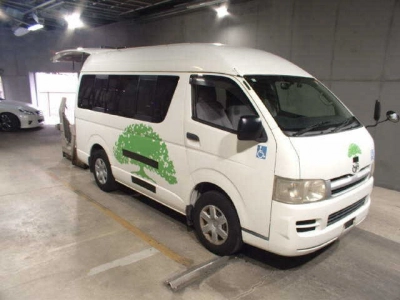 TOYOTA HIACE