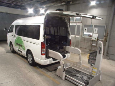 TOYOTA HIACE