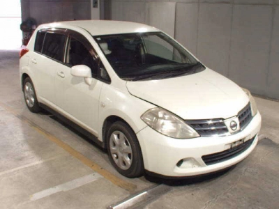 NISSAN TIIDA