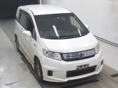 HONDA FREED SPIKE
