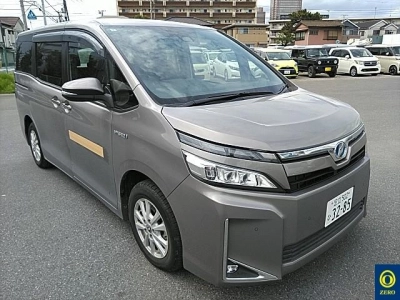 TOYOTA VOXY