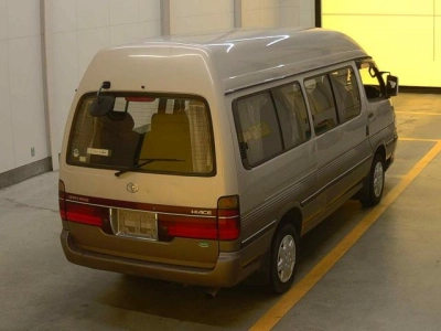 TOYOTA HIACE