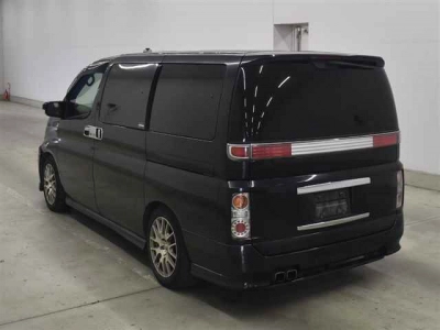 NISSAN ELGRAND