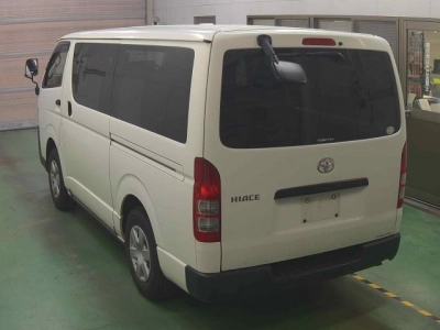 TOYOTA HIACE VAN