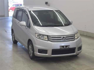 HONDA FREED SPIKE