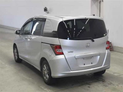 HONDA FREED SPIKE