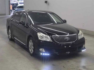 TOYOTA CROWN MAJESTA