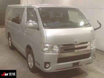 TOYOTA REGIUS VAN