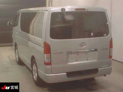 TOYOTA REGIUS VAN