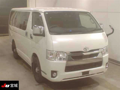 TOYOTA HIACE VAN