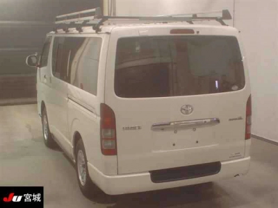 TOYOTA HIACE VAN