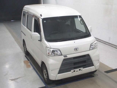 TOYOTA PIXIS VAN