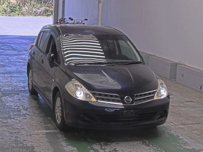 NISSAN TIIDA