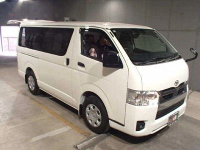 TOYOTA HIACE
