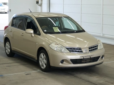 NISSAN TIIDA
