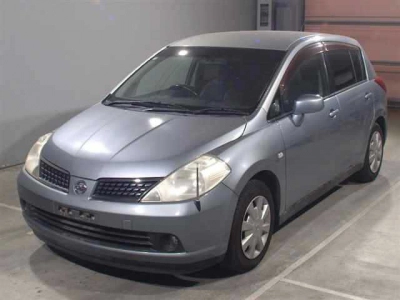 NISSAN TIIDA