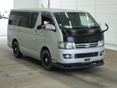 TOYOTA HIACE