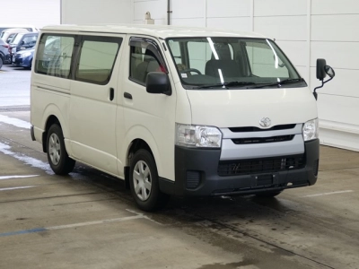 TOYOTA HIACE
