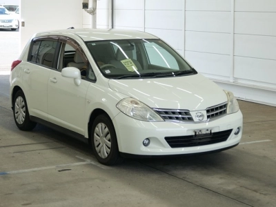 NISSAN TIIDA