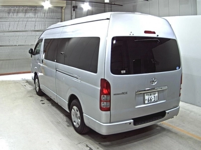 TOYOTA REGIUS VAN