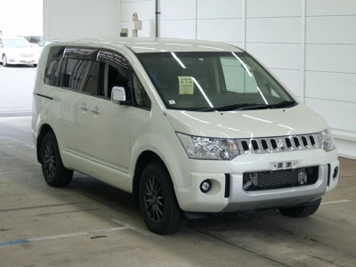 MITSUBISHI DELICA D:5