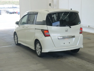 HONDA FREED SPIKE