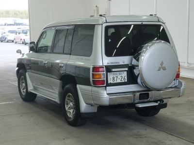 MITSUBISHI PAJERO