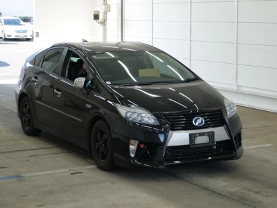 TOYOTA PRIUS PHV