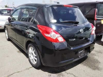 NISSAN TIIDA