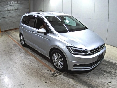 VOLKSWAGEN GOLF TOURAN