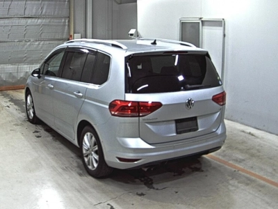 VOLKSWAGEN GOLF TOURAN
