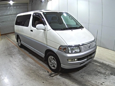 TOYOTA HIACE REGIUS