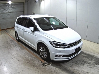 VOLKSWAGEN GOLF TOURAN