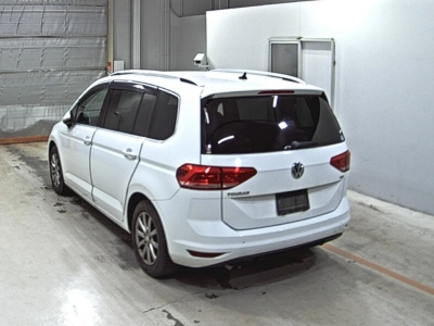 VOLKSWAGEN GOLF TOURAN