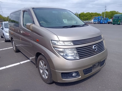 NISSAN ELGRAND