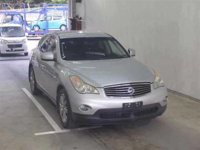 NISSAN SKYLINE CROSSOVER