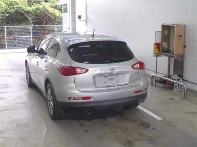 NISSAN SKYLINE CROSSOVER