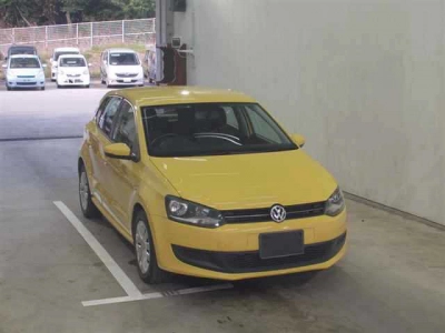 VOLKSWAGEN POLO