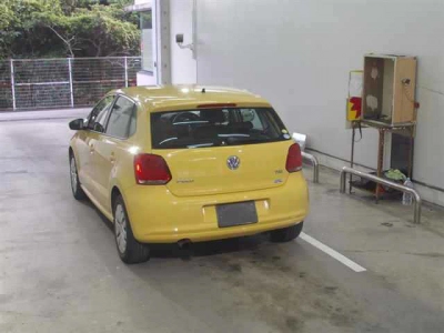 VOLKSWAGEN POLO