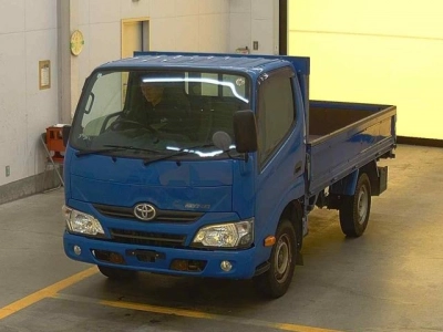 TOYOTA DYNA