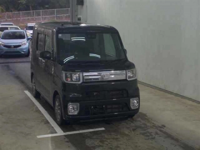 DAIHATSU WAKE