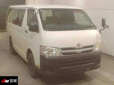 TOYOTA HIACE VAN