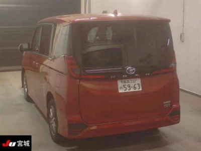 TOYOTA NOAH