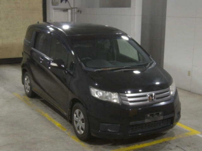 HONDA FREED SPIKE