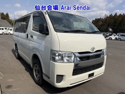 TOYOTA HIACE