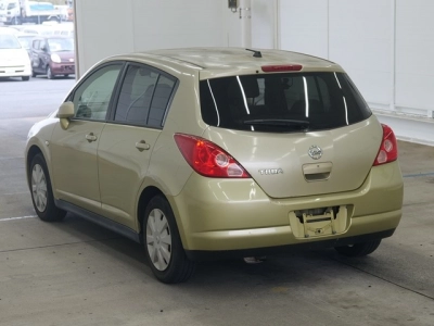 NISSAN TIIDA